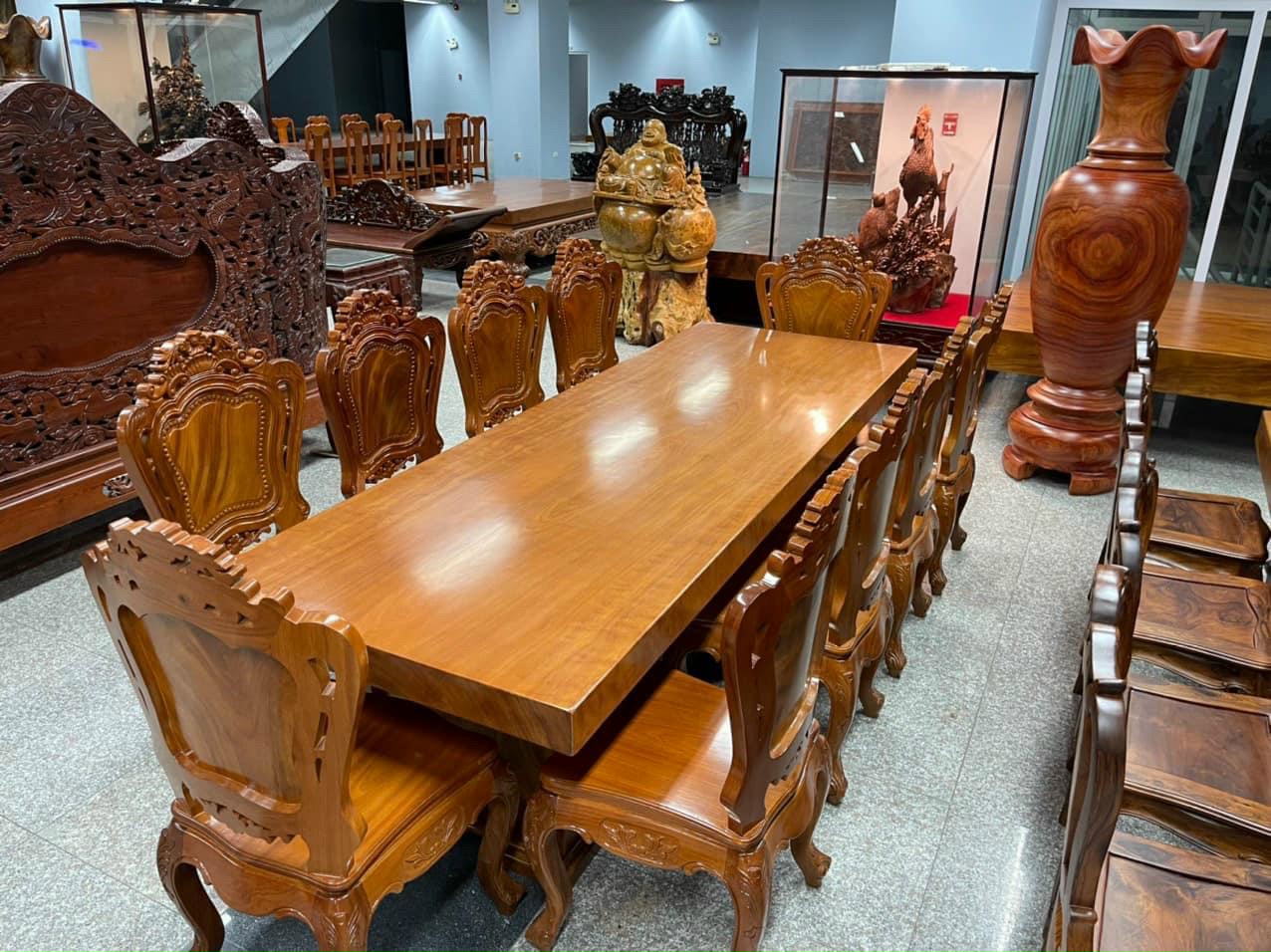 Bàn ghế ăn gỗ gõ đỏ nguyên khối Bàn ghế ăn gỗ gõ đỏ nguyên khối