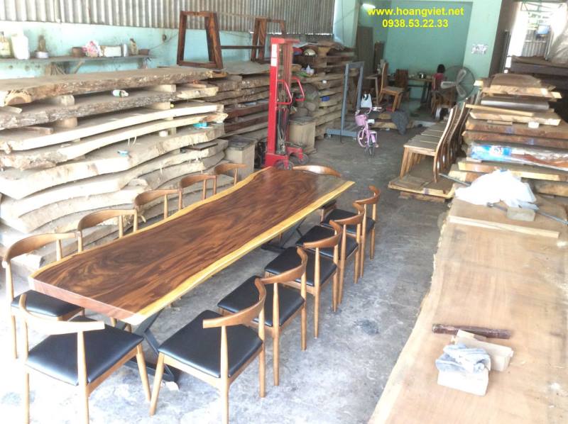 Xưởng bàn ghế gỗ me tây tại công ty Hoàng Việt Xưởng bàn ghế gỗ me tây tại công ty Hoàng Việt