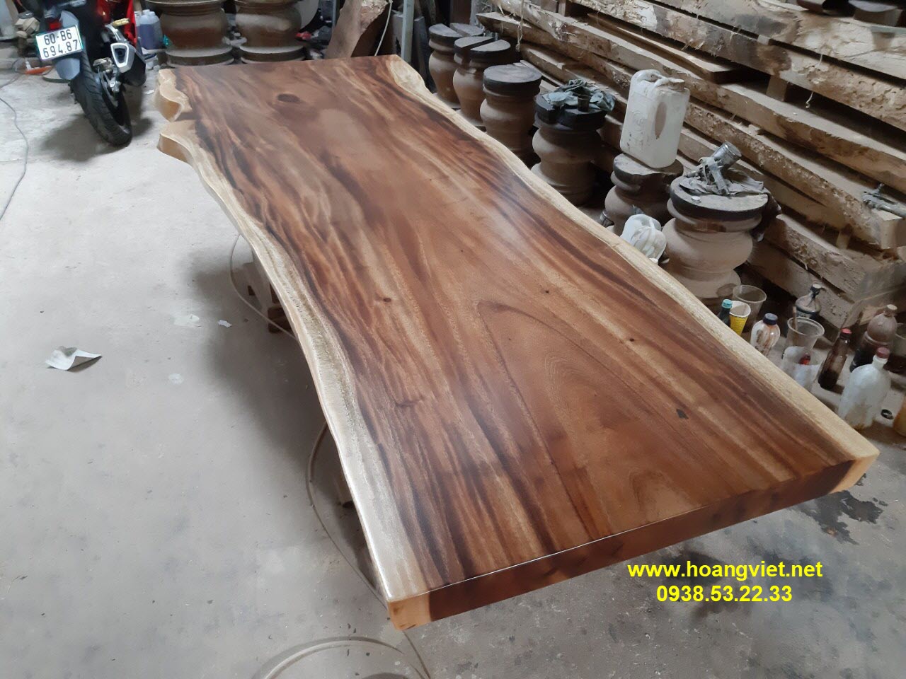 Mặt bàn gỗ me tây nguyên khối (79-83)x7x242cm Mặt bàn gỗ me tây nguyên khối (79-83)x7x242cm