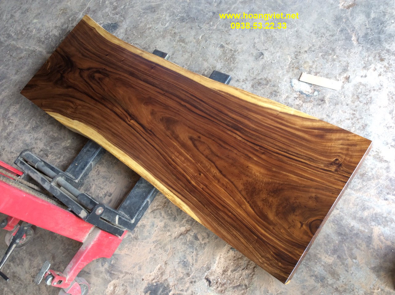 Giá mặt bàn gỗ me tây nguyên khối  Giá mặt bàn gỗ me tây nguyên khối