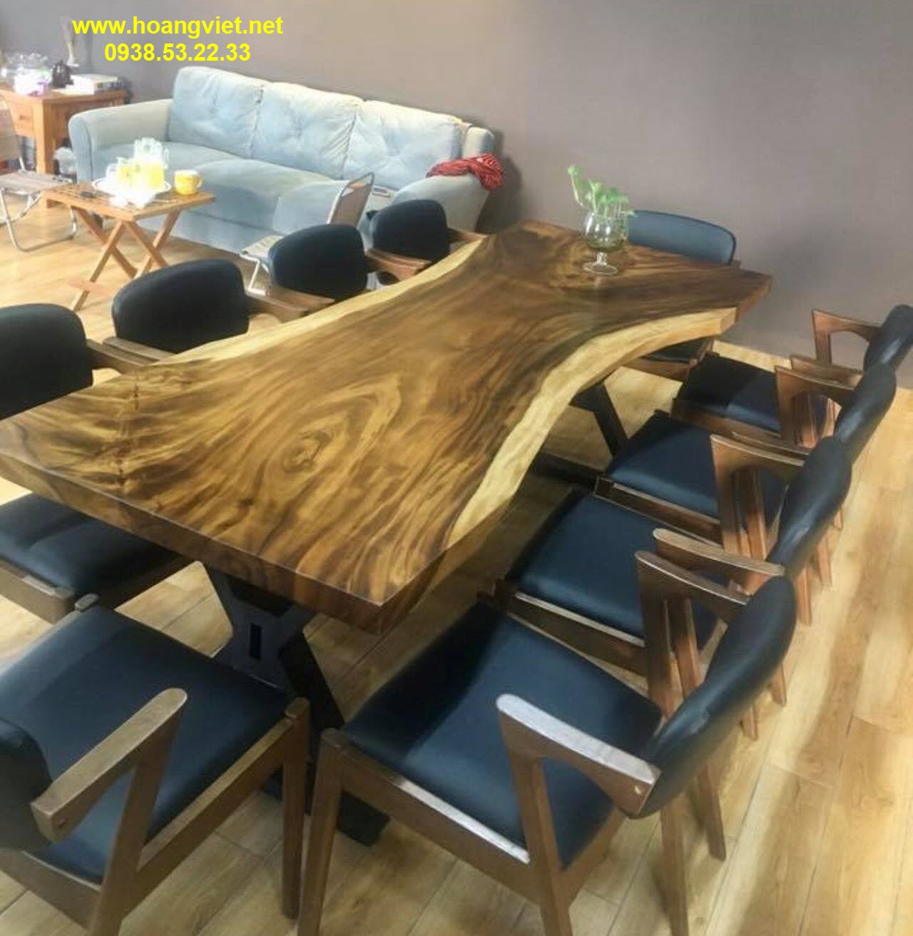 Bộ bàn ăn 8 ghế gỗ me tây nguyên khối. Bộ bàn ăn 8 ghế gỗ me tây nguyên khối.