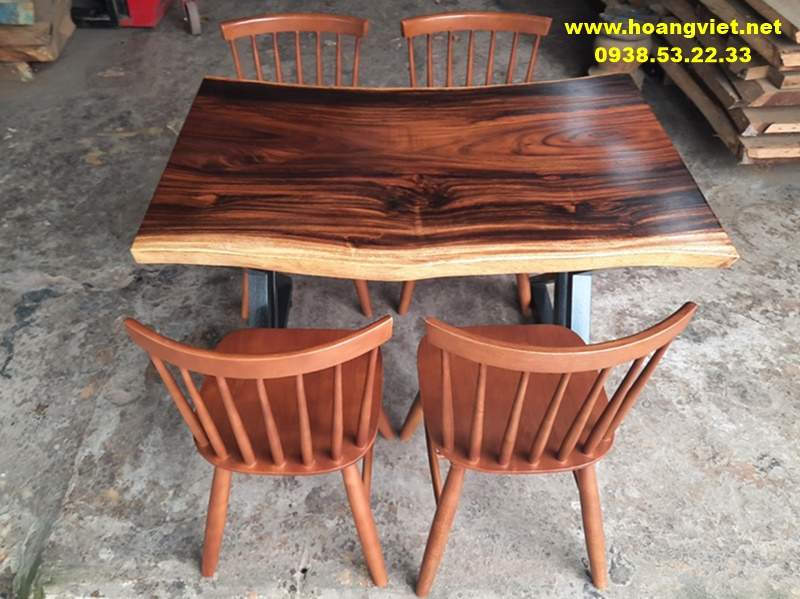 Bàn ăn 4 ghế giá rẻ bằng gỗ tự nhiên Bàn ăn 4 ghế giá rẻ bằng gỗ tự nhiên