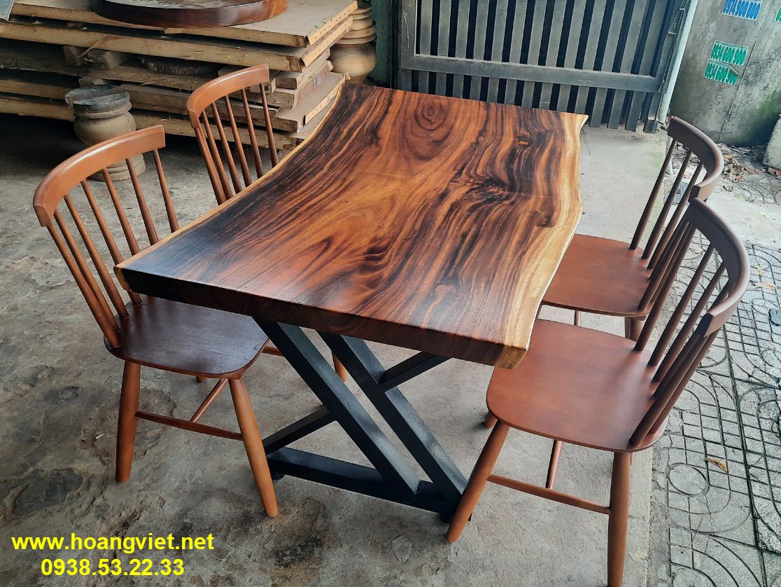 Bàn ăn 4 ghế gỗ me tây bền đẹp. Bàn ăn 4 ghế gỗ me tây bền đẹp.