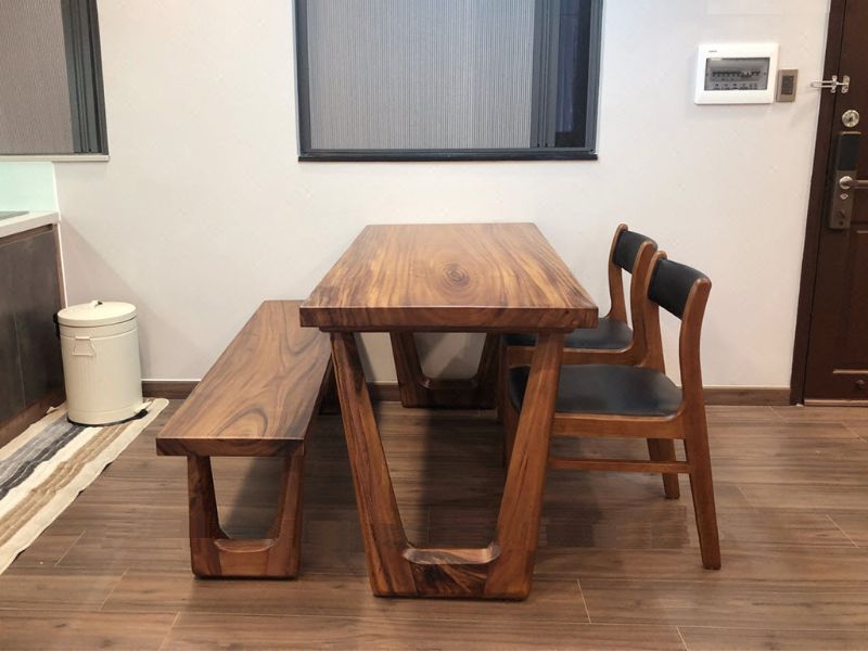 Bàn ăn 4 người gỗ tự nhiên me tây. Bàn ăn 4 người gỗ tự nhiên me tây.