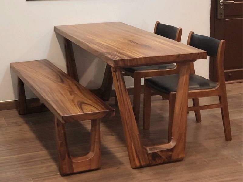 Bàn ăn 4 người gỗ tự nhiên me tây. Bàn ăn 4 người gỗ tự nhiên me tây.