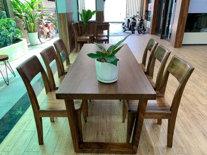 Bàn ăn 6 người gỗ tự nhiên me tây. Bàn ăn 6 người gỗ tự nhiên me tây.