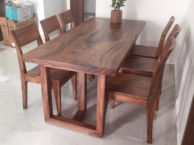 Bàn ăn chân gỗ tự nhiên hiện đại. Bàn ăn chân gỗ tự nhiên hiện đại.