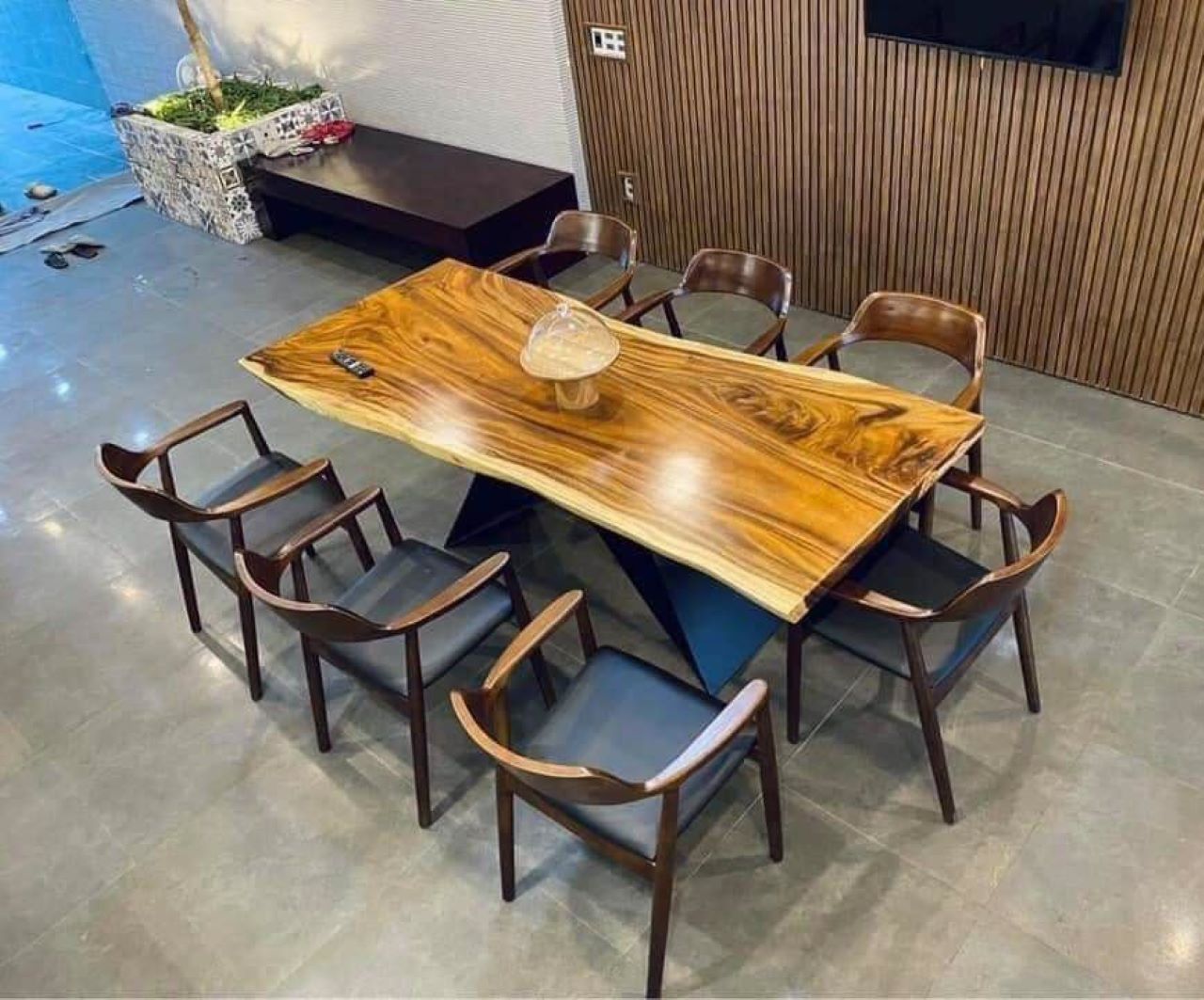 Bàn ăn gỗ 6 ghế cạnh tự nhiên Bàn ăn gỗ 6 ghế cạnh tự nhiên