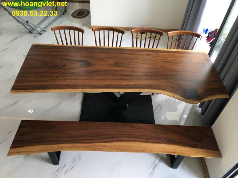 Chân sắt hiện đại kết hợp mặt bàn me tây nguyên tấm Chân sắt hiện đại kết hợp mặt bàn me tây nguyên tấm