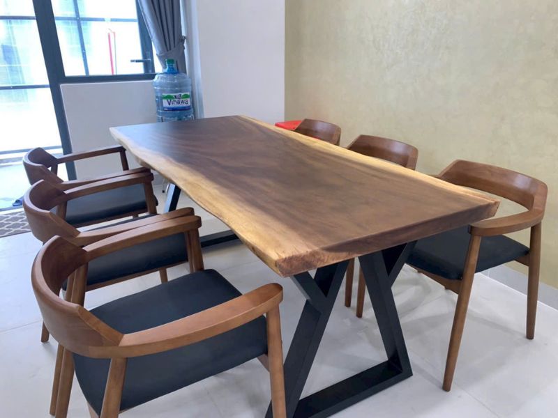 Bàn ăn gỗ me tây nguyên tấm 6 ghế chân sắt. Bàn ăn gỗ me tây nguyên tấm 6 ghế chân sắt.