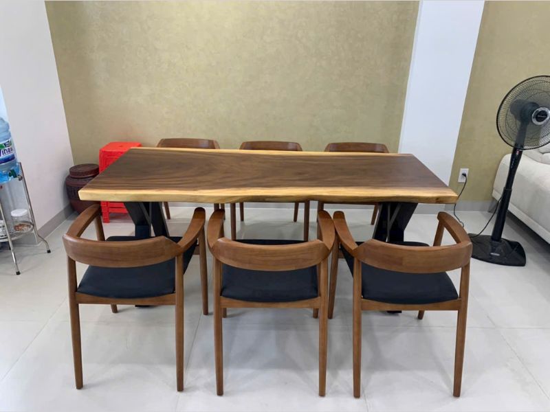Bàn ăn gỗ me tây nguyên tấm 6 ghế chân sắt. Bàn ăn gỗ me tây nguyên tấm 6 ghế chân sắt.