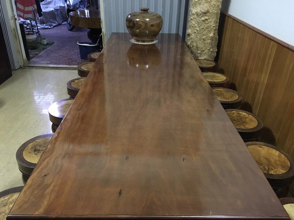 Bàn ăn gỗ phay vàng nguyên khối Bàn ăn gỗ phay vàng nguyên khối