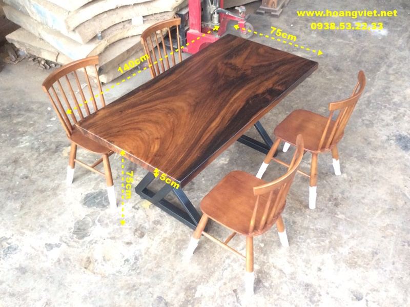 Bàn ăn gỗ tự nhiên 4 ghế chân sắt Bàn ăn gỗ tự nhiên 4 ghế chân sắt