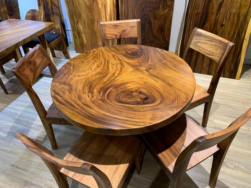 Bàn ăn tròn 4 ghế gõ me tây đường kính 1m dày 5cm Bàn ăn tròn 4 ghế gõ me tây đường kính 1m dày 5cm