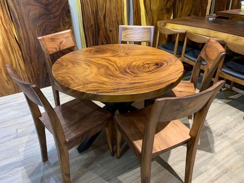 Bàn ăn tròn 4 ghế gõ me tây đường kính 1m dày 5cm Bàn ăn tròn 4 ghế gõ me tây đường kính 1m dày 5cm