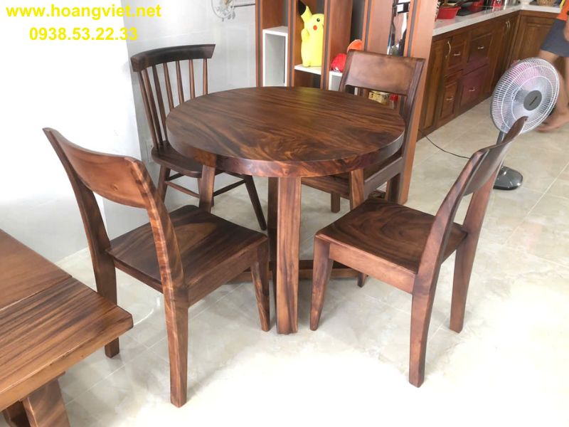 Bàn ăn tròn 4 ghế gỗ me tây nhỏ gọn. Bàn ăn tròn 4 ghế gỗ me tây nhỏ gọn.