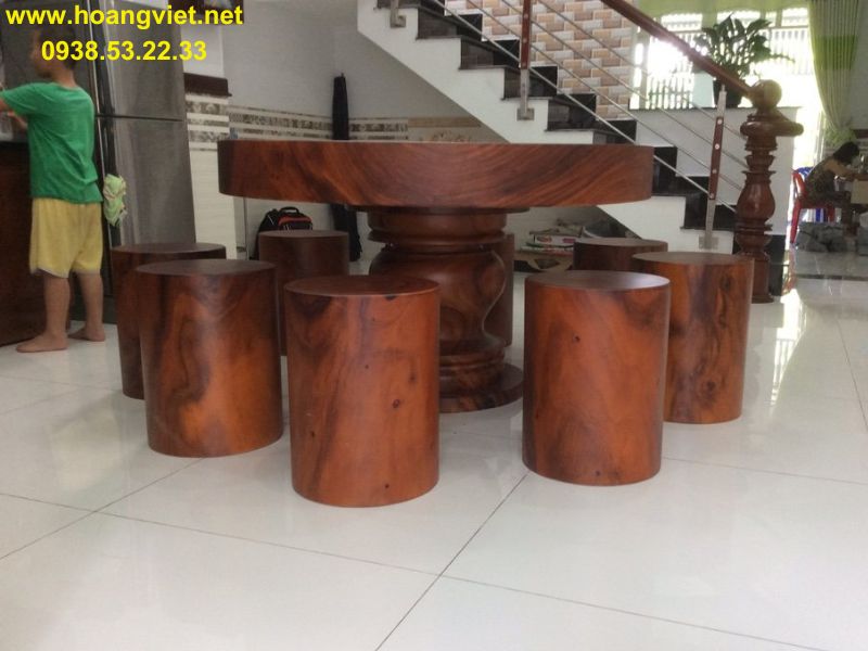 Bàn ăn tròn gỗ me tây nguyên khối gỗ me tây 8 đôn Bàn ăn tròn gỗ me tây nguyên khối gỗ me tây 8 đôn