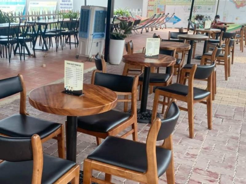 Bàn cà phê gỗ me tây tròn chân sắt Bàn cà phê gỗ me tây tròn chân sắt