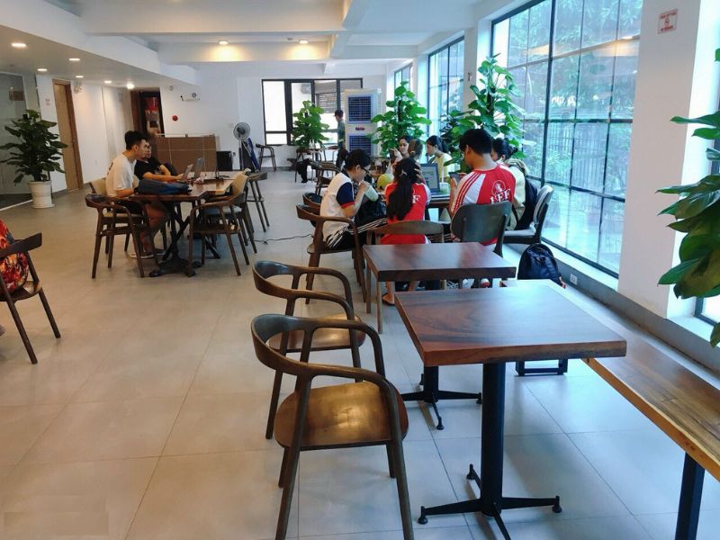 Bàn cà phê gỗ me tây vuông chân sắt Bàn cà phê gỗ me tây vuông chân sắt