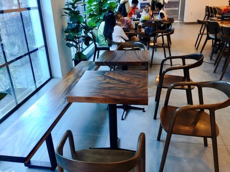 Bàn cà phê gỗ me tây vuông chân sắt Bàn cà phê gỗ me tây vuông chân sắt