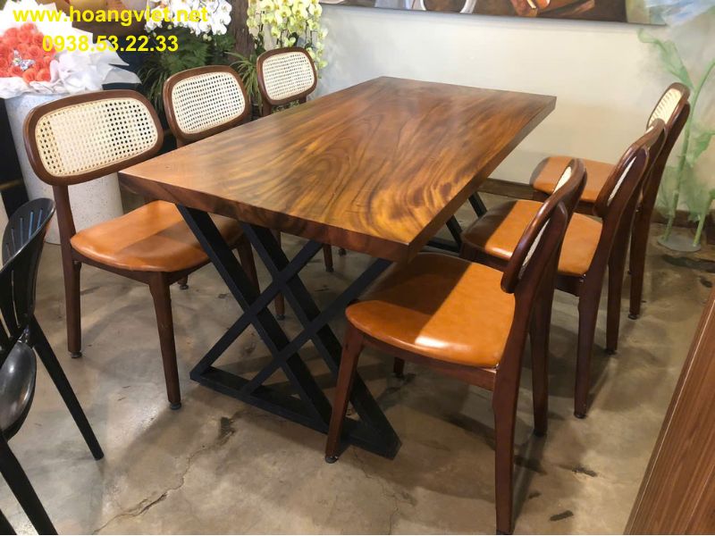 Bàn cafe gỗ me tây nguyên tấm tạo điểm nhấn. Bàn cafe gỗ me tây nguyên tấm tạo điểm nhấn.