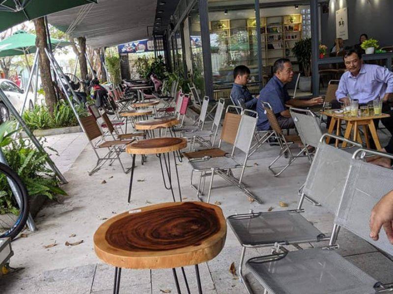 Bàn cafe tròn chân sắt mặt gỗ me tây Bàn cafe tròn chân sắt mặt gỗ me tây