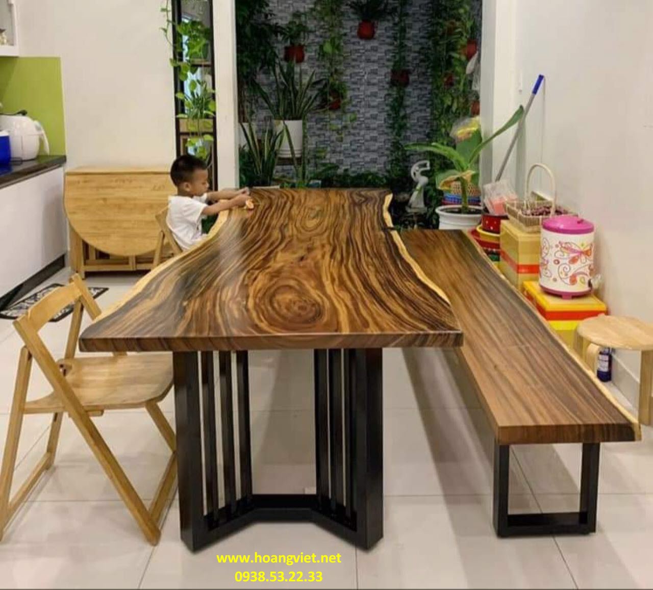 Bàn ghế gỗ me tây dùng cho phòng bếp Bàn ghế gỗ me tây dùng cho phòng bếp