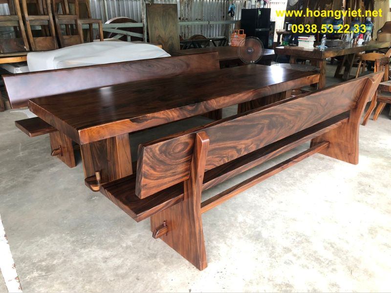 Ghế băng dài của bàn k3 đẹp và ngồi thoải mái. Ghế băng dài của bàn k3 đẹp và ngồi thoải mái.