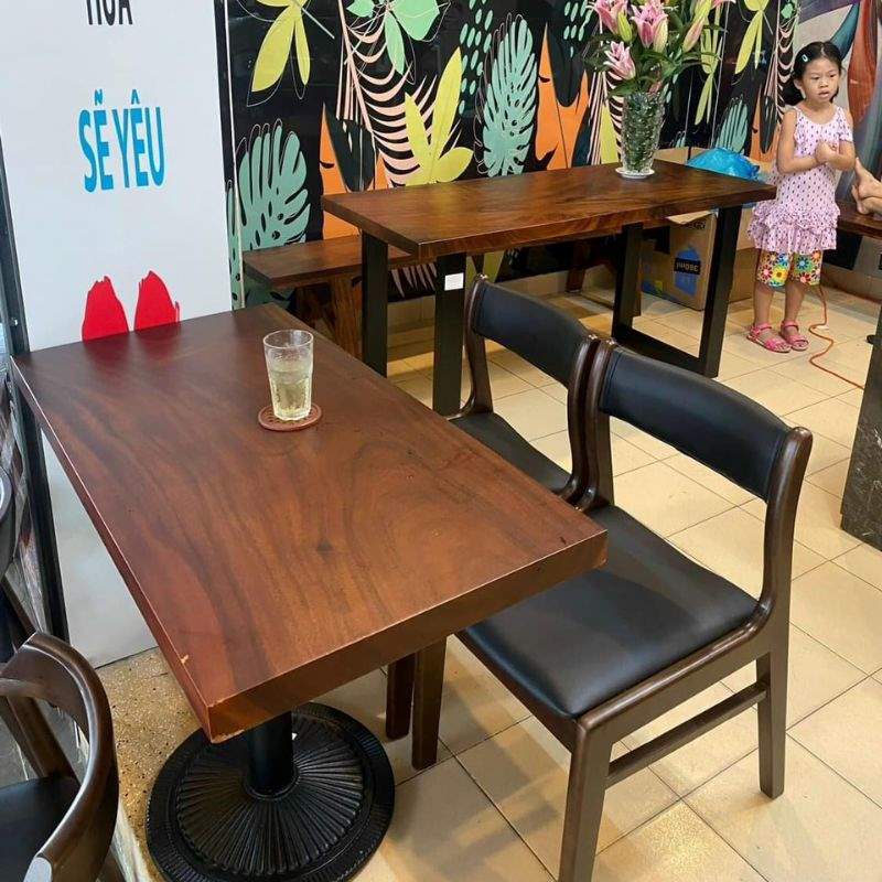 Bàn ghế quán cafe gỗ me tây nguyên tấm. Bàn ghế quán cafe gỗ me tây nguyên tấm.