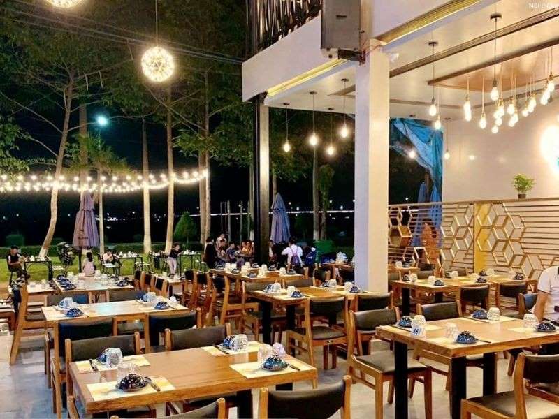 Bàn gỗ me tây cho nhà hàng giá rẻ Bàn gỗ me tây cho nhà hàng giá rẻ