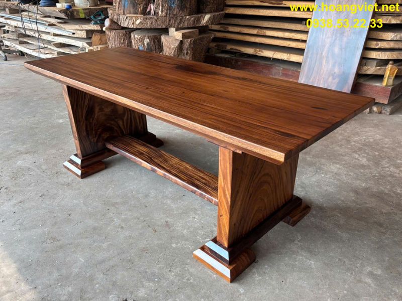 Bàn gỗ me tây và chân gỗ nguyên khối Bàn gỗ me tây và chân gỗ nguyên khối