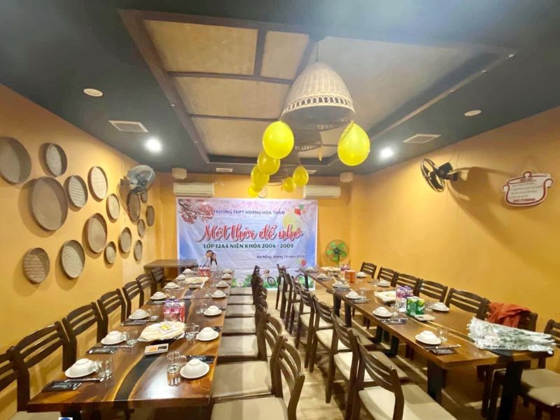 Bàn gỗ me tây epoxy cho nhà hàng Bàn gỗ me tây epoxy cho nhà hàng