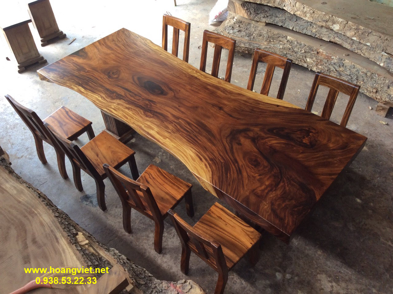 Bộ bàn 8 ghế gỗ me tây đã tẩm sấy, mặt bàn kích thước (91-106)x10x270cm. Bộ bàn 8 ghế gỗ me tây đã tẩm sấy, mặt bàn kích thước (91-106)x10x270cm.