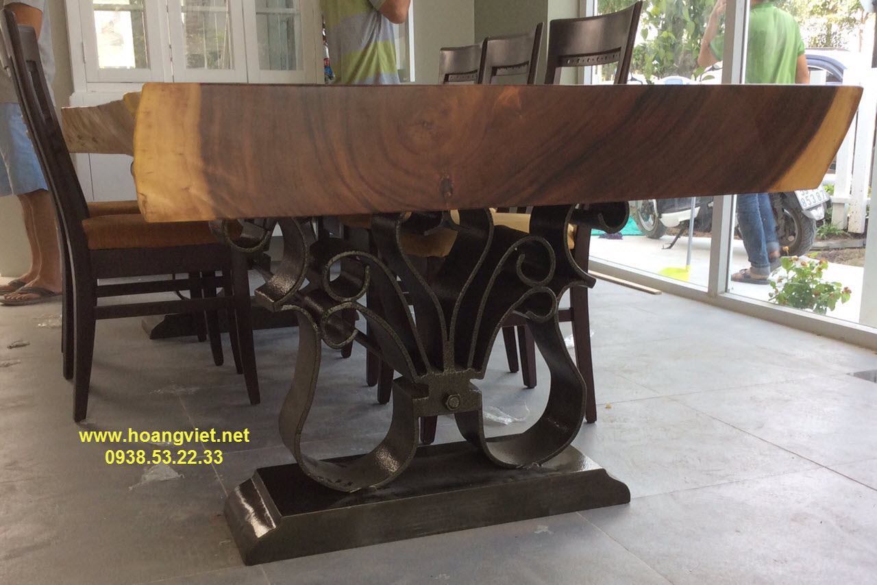 Bàn gỗ me tây nguyên bìa chân sắt Bàn gỗ me tây nguyên bìa chân sắt