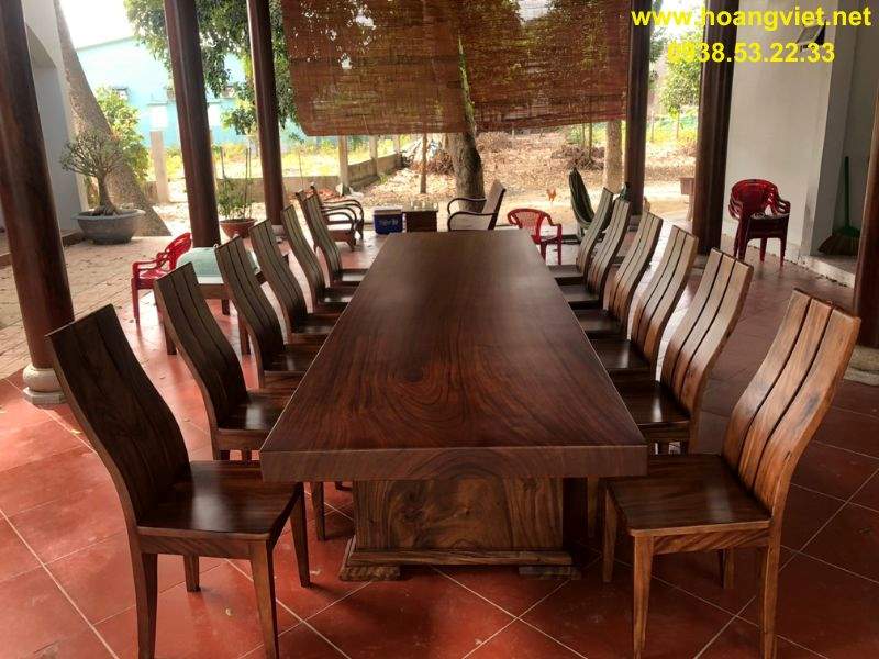 Bàn gỗ me tây nguyên khối 12 ghế Bàn gỗ me tây nguyên khối 12 ghế