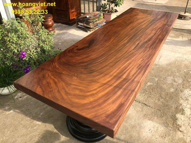 Mặt bàn gỗ me tây nguyên khối chân sơn đen Mặt bàn gỗ me tây nguyên khối chân sơn đen