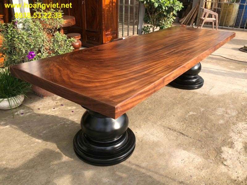 Bàn gỗ me tây nguyên khối chân sơn đen Bàn gỗ me tây nguyên khối chân sơn đen