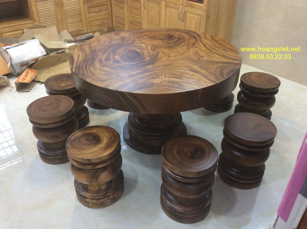 Bộ bàn tròn 10 đôn, gỗ me tây, vân gỗ đẹp như cẩm lai, giá thành cực hấp dẫn. Bộ bàn tròn 10 đôn, gỗ me tây, vân gỗ đẹp như cẩm lai, giá thành cực hấp dẫn.