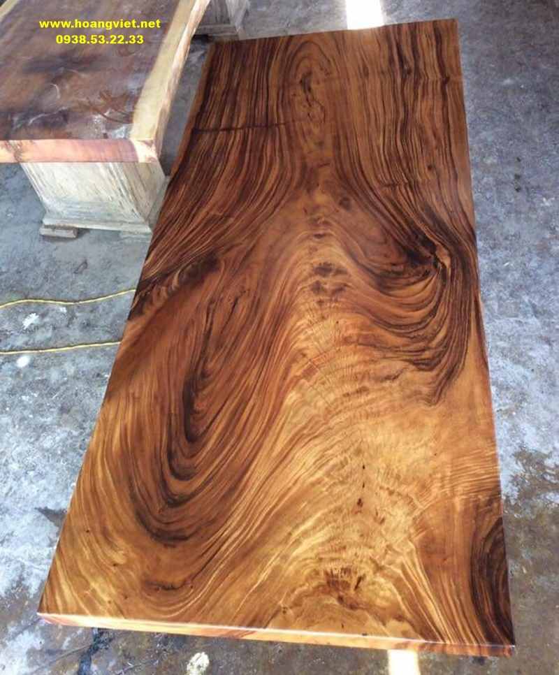 Mặt bàn gỗ me tây nguyên tấm bền đẹp và giá trị Mặt bàn gỗ me tây nguyên tấm bền đẹp và giá trị