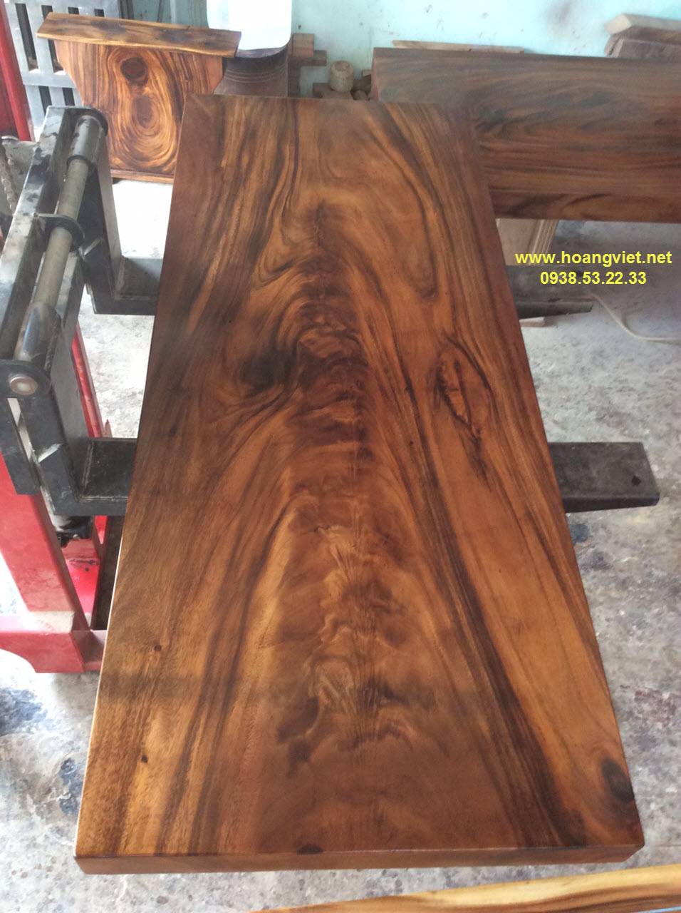 Mặt bàn gỗ me tây nguyên tấm cắt vuông Mặt bàn gỗ me tây nguyên tấm cắt vuông