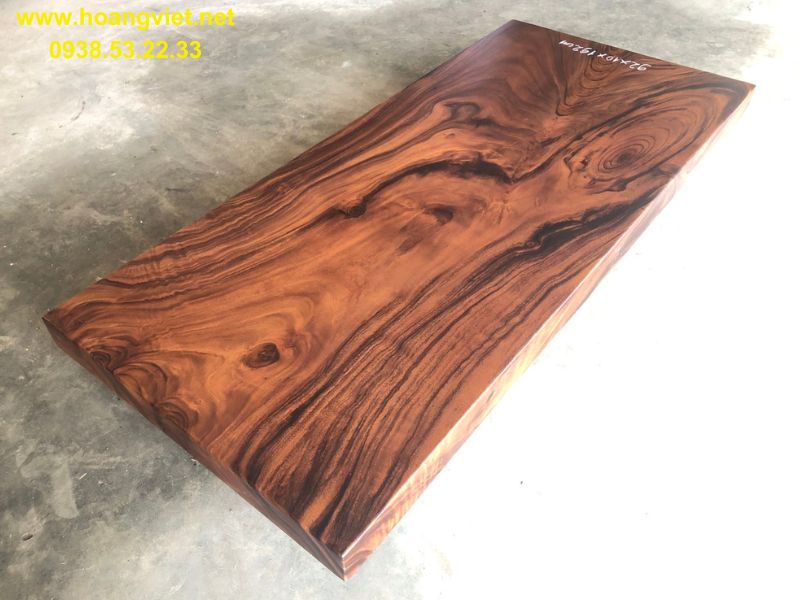Bàn gỗ me tây nguyên khối đẹp và giá trị Bàn gỗ me tây nguyên khối đẹp và giá trị