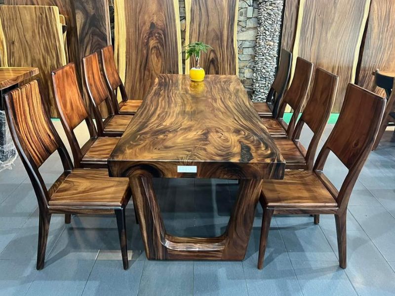 Bàn gỗ nguyên khối nguyên tấm me tây. Bàn gỗ nguyên khối nguyên tấm me tây.