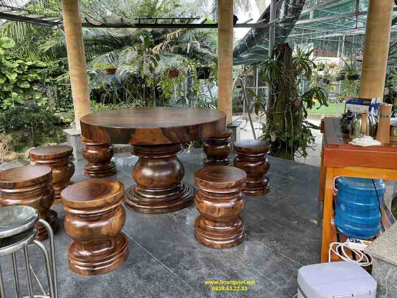 Bàn gỗ tròn nguyên khối uống trà Bàn gỗ tròn nguyên khối uống trà