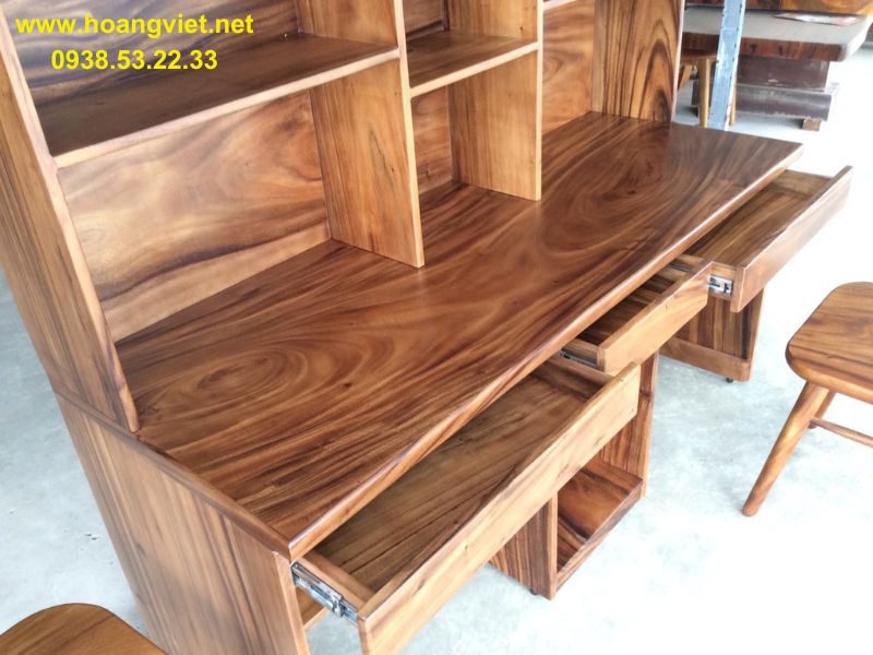 Vân mặt bàn gỗ me tây liền giá sách tuyệt đẹp Vân mặt bàn gỗ me tây liền giá sách tuyệt đẹp