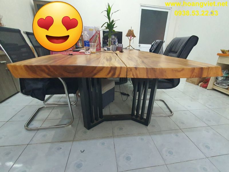 Bàn họp gỗ me tây ghép 2 tấm đối xứng kết hợp chân sắt Bàn họp gỗ me tây ghép 2 tấm đối xứng kết hợp chân sắt