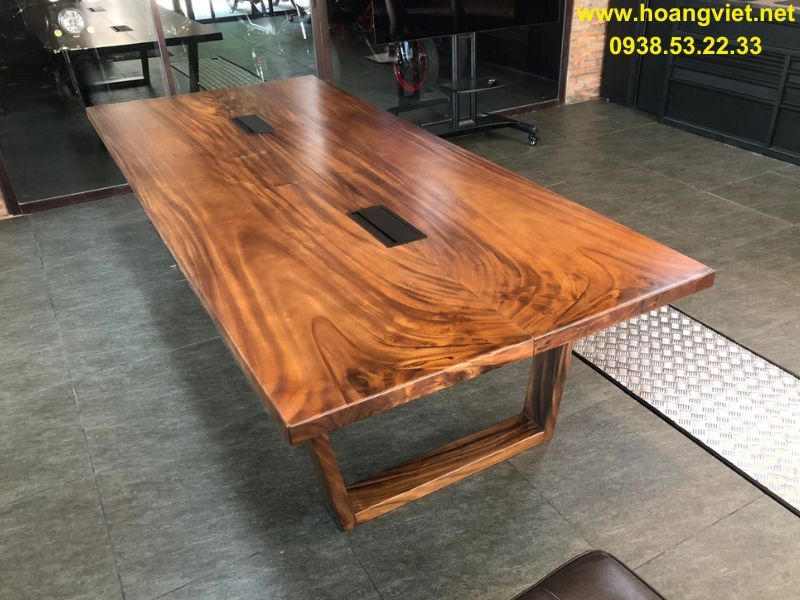 Bàn họp gỗ tự nhiên me tây ghép đối xứng 2 tấm Bàn họp gỗ tự nhiên me tây ghép đối xứng 2 tấm