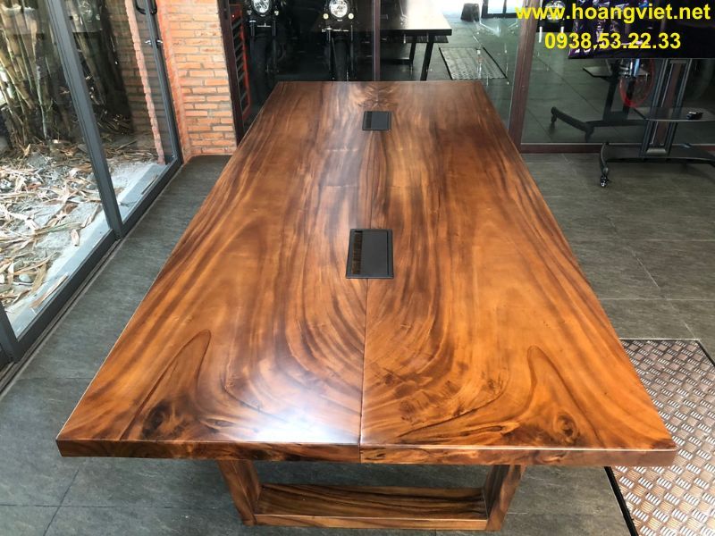 Bàn họp gỗ tự nhiên me tây ghép đối xứng 2 tấm Bàn họp gỗ tự nhiên me tây ghép đối xứng 2 tấm