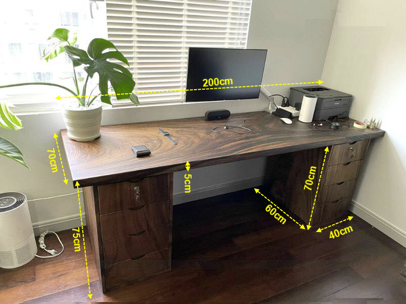 Bàn làm việc 2 hộc tủ gỗ tự nhiên là sự kết hợp hoàn hảo giữa tính thẩm mỹ và tiện ích trong không gian làm việc. Với chất liệu gỗ tự nhiên tinh tế, bàn làm việc này mang đến một vẻ đẹp ấn tượng và sang trọng, tạo nên môi trường làm việc thú vị và độc đáo. Thiết kế với 2 hộc tủ thông minh, bàn làm việc này giúp bạn tổ chức và lưu trữ hiệu quả các tài liệu, dụng cụ làm việc và vật dụng cá nhân. Những ngăn kéo và ngăn mở rộng đảm bảo sự dễ dàng trong việc tiếp cận và sắp xếp, giúp bạn duy trì môi trường làm việc sạch sẽ và gọn gàng. Không chỉ là một nơi để làm việc, bàn này còn mang đến sự ấm cúng của gỗ tự nhiên, tạo nên một không gian thoải mái và thú vị để thực hiện công việc. Bạn có thể tận dụng không gian bàn rộng rãi để làm việc, học tập hoặc sáng tạo, và đồng thời tận hưởng cảm giác tự nhiên mà chất liệu gỗ mang lại. Với Bàn làm việc 2 hộc tủ gỗ tự nhiên, bạn không chỉ đầu tư vào một mảng nội thất chất lượng mà còn tạo nên một góc làm việc tinh tế và thú vị, thể hiện phong cách và cá tính riêng của bạn. Kích thước bàn làm việc 2 hộc tủ gỗ tự nhiên