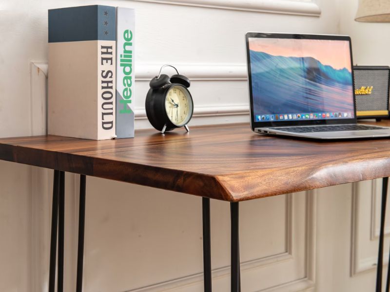 Bàn làm việc chân sắt hairpin mặt gỗ tự nhiên me tây Bàn làm việc chân sắt hairpin mặt gỗ tự nhiên me tây