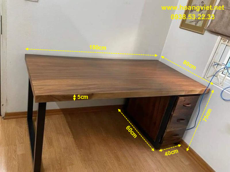 Bàn làm việc có hộc tủ gỗ tự nhiên. Bàn làm việc có hộc tủ gỗ tự nhiên.